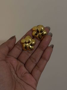Set of 2 Earrings ( Gold Flower &amp; Silver Teard