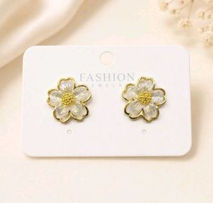 Elegant Gold Emerald &amp; Diamond Earrings