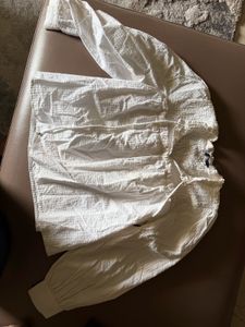 Chic White Textured Cropped Top