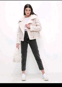 Chic Cream Winter Jacket with Soft Fur Lining