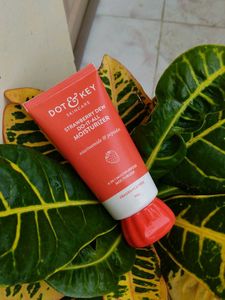 DOT &amp; KEY Strawberry Dew Moisturizer