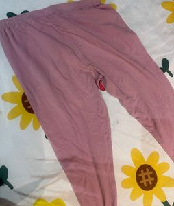 2 women legging