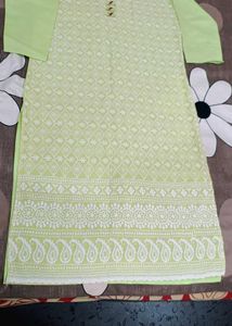 Beautiful Green Embroidered Kurti - Like New (Size