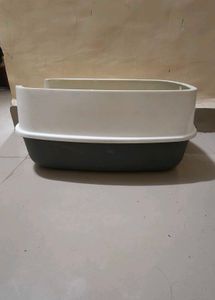 Enclosed Cat Litter Box