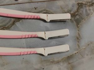 Dorco LetsShave Face Razor for Women