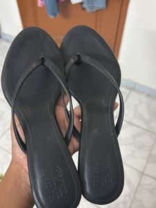 Pair ie Tales Women's kitten heels