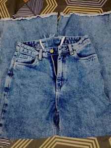 Trendy Wide Leg Jeans (colour darker )