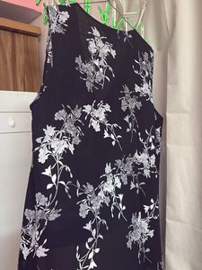Chic Floral Print Sleeveless V-Neck Top