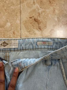 Light Wash Ripped Cropped Jeans
