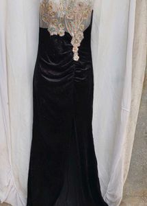 21202112.Elegant Gown with Embellished Neckline