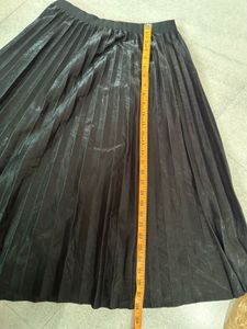 Elegant Black Pleated Skirt
