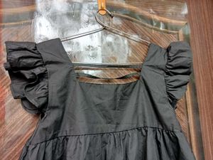 Chic Black Square Neck Ruffle Top