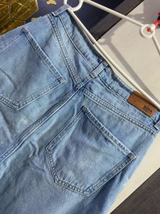 Stylish Light Wash Split Hem Jeans