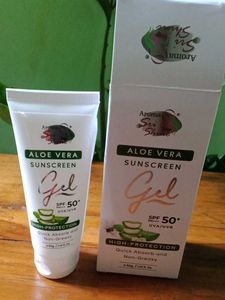 Aloe Vera Sunscreen Gel SPF 50+ .quick - absorb an