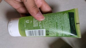 Lakme Blush &amp; Glow Kiwi Face Wash