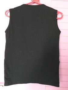 Sleeveless Open-Front Vest with pockets