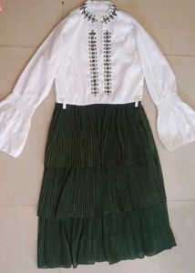 Elegant White & Green Tiered Kurta