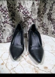 black pump block heel