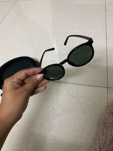 Stylish Black Round Sunglasses