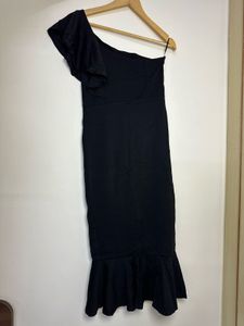 Chic One-Shoulder Black Dress