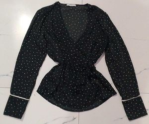 achic black v neck top.