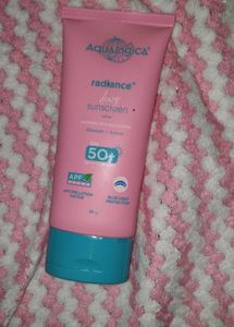 Aqualogica radiance+ dewy Sunscreen