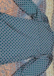 Stylish Teal &amp; Pink Chain Print Top