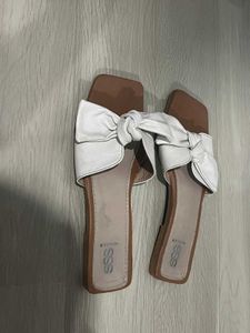Stylish White Bow Flat Sandals
