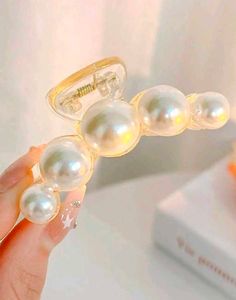 Elegant Pearl Hair Claw Clip
