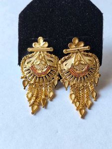 Exquisite Gold Tone Dangle Earrings