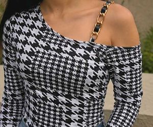 Chic Houndstooth One-Shoulder Top
