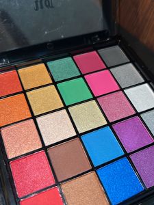 Beautiful Palette With Eyeshadow,Highlighter &amp; Lip