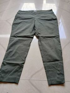 Stylish Cropped Pants with Cutout Detail
