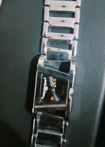 Women's Analog Watch. Like New. Good Condition.