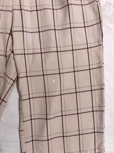 beige checkered straight-fit pants 🤎