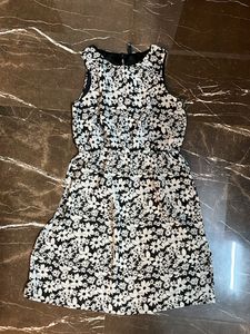 Chic Black &amp; White Floral Dress