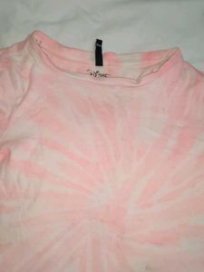 Bundle of 4 Girl's T-Shirts&amp; denim capri