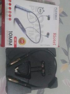 Riotel Flexible Wireless Neckband Earphones