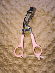 Cute Pink Eyelash Curler
