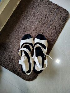 PLATFORM HEELS