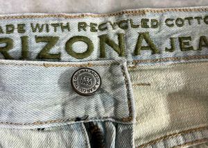 ARIZONA ICE WASHED BOOTCUT JEANS SIZE 32