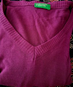 Classic V-Neck knit top