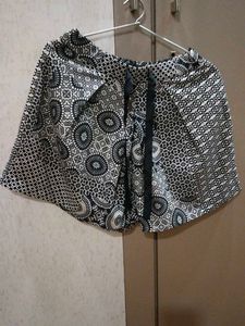 Patterned Short Style Skirt