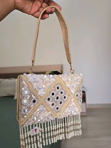 🔻PRICE DROP - LAVIE LUXE Embroidered Clutch
