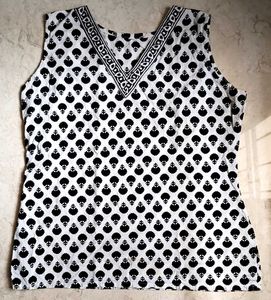 Black & White Printed Short Kurti Top