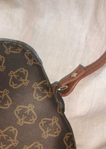 Lavie Brown Monogram Crossbody bag👜