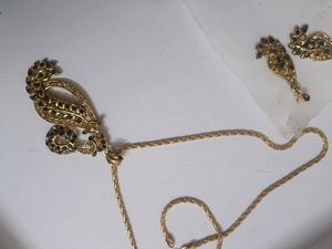 Beautiful Purple Jewellery Set Earrings Neck Chain