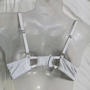 ⭐ Delicate Lace Bra