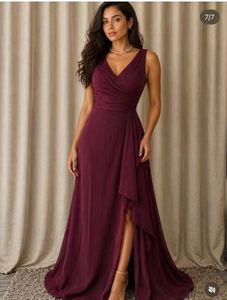 Elegant V-Neck Sleeveless Maxi Dress