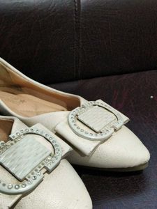 Elegant Beige Ballet Flats with Buckle